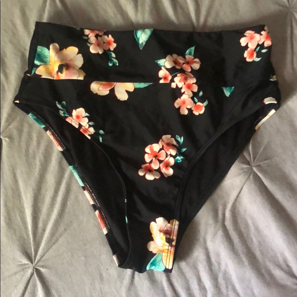 Floral high waisted bikini bottom 🌸